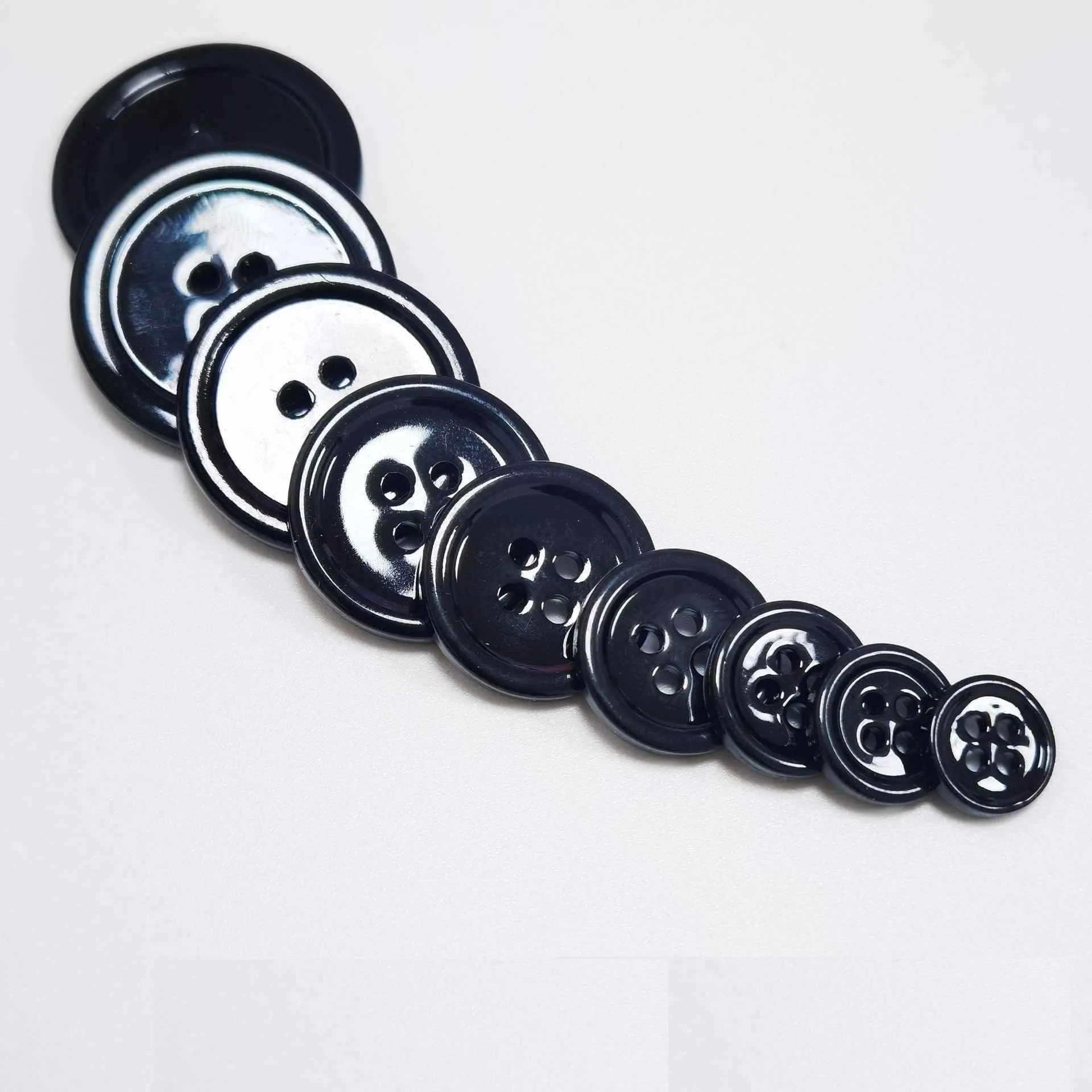 14L-40L Black White Freshwater Shell Buttons for Sewing 99 Pack