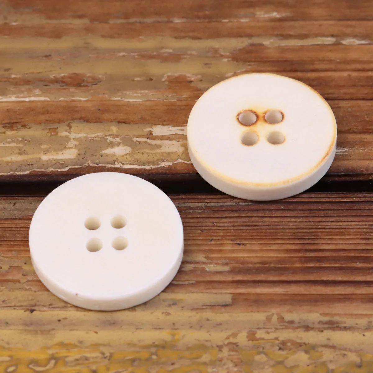 18-40L White Burnished Double-Flat Bovine Bone Buttons 30 Pack