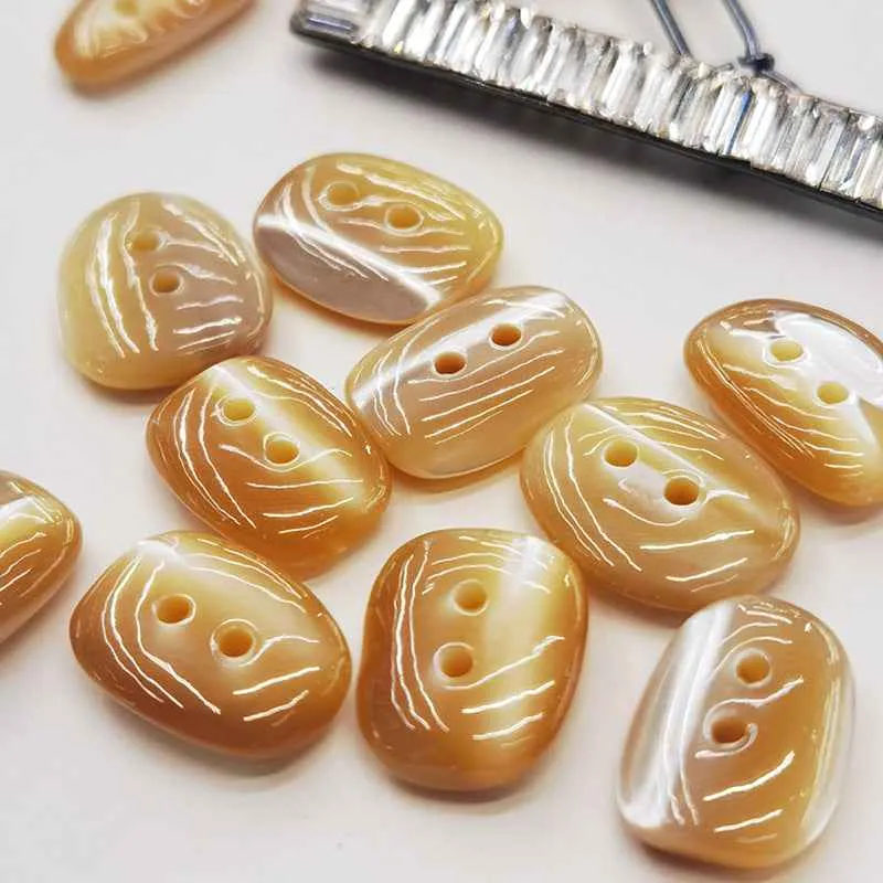 24L (15mm) Irregular-Shape Mother of Pearl Shell Buttons 99 Pack