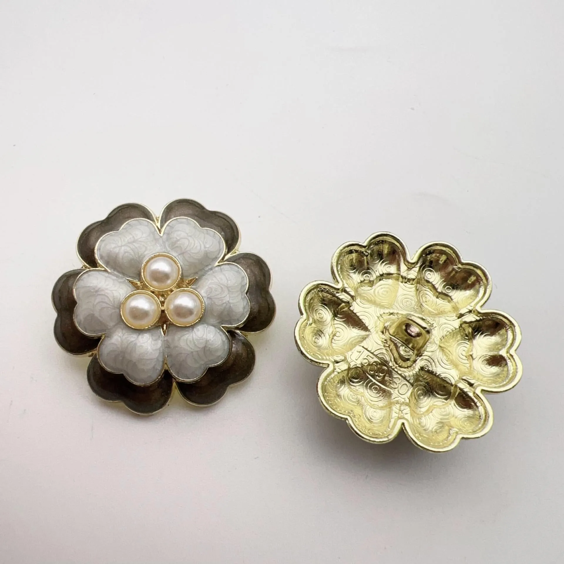28mm Pearl Five-Petal Flower Vintage French Metal Shank Buttons 48 Pack