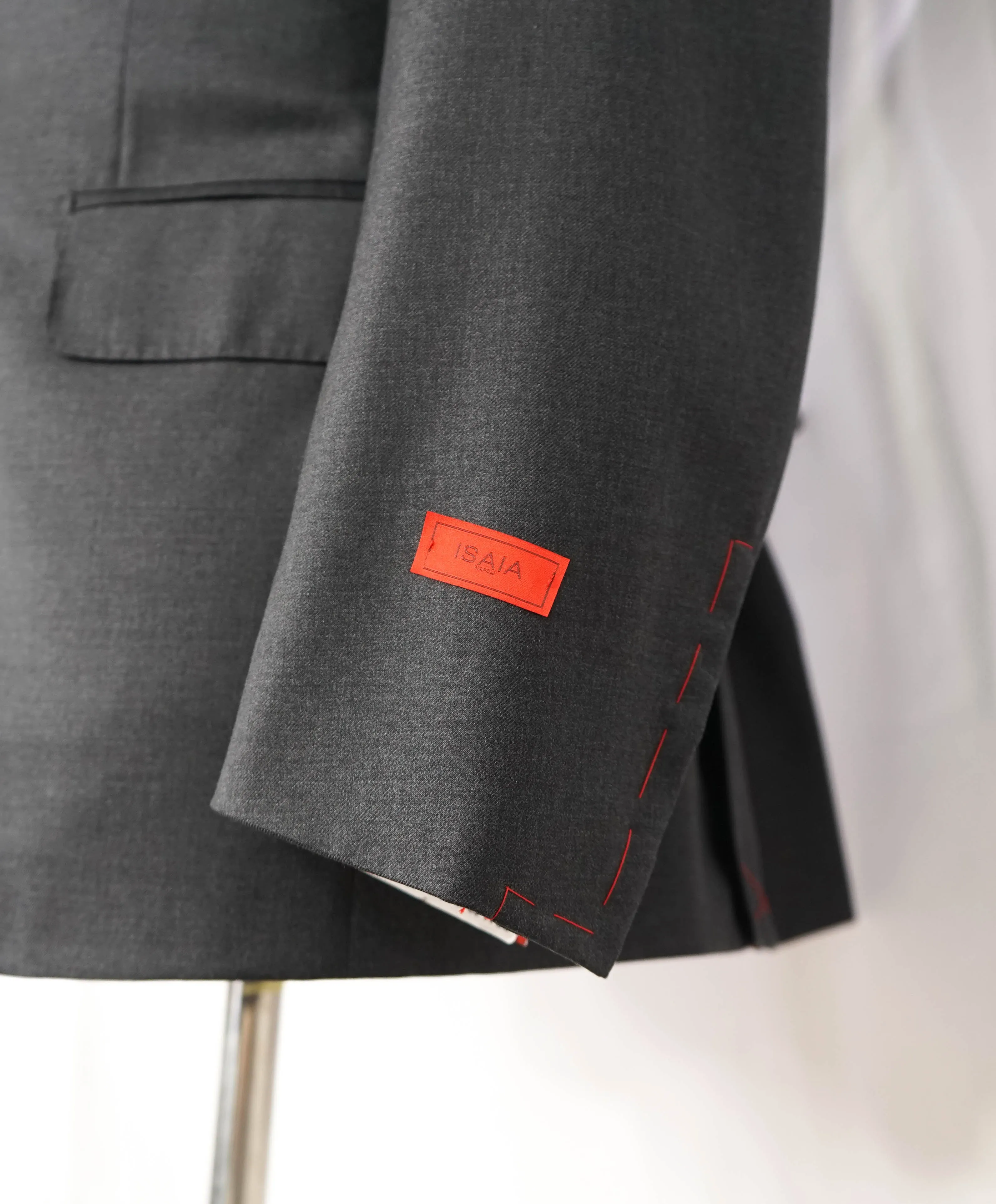$3,750 ISAIA - Gray "AQUASPIDER" *CLOSET STAPLE* Coral Pin Suit - 40S