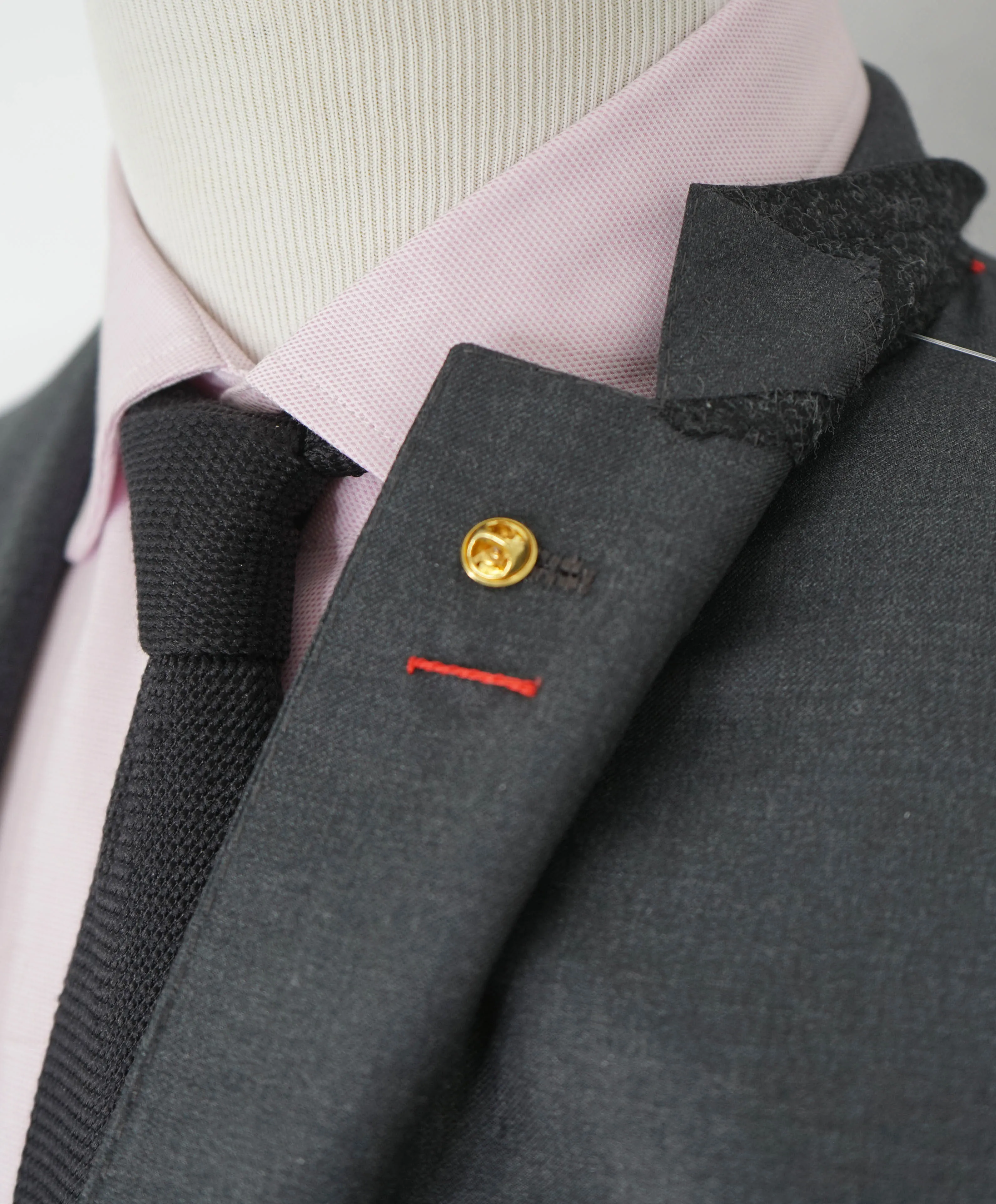 $3,750 ISAIA - Gray "AQUASPIDER" *CLOSET STAPLE* Coral Pin Suit - 40S