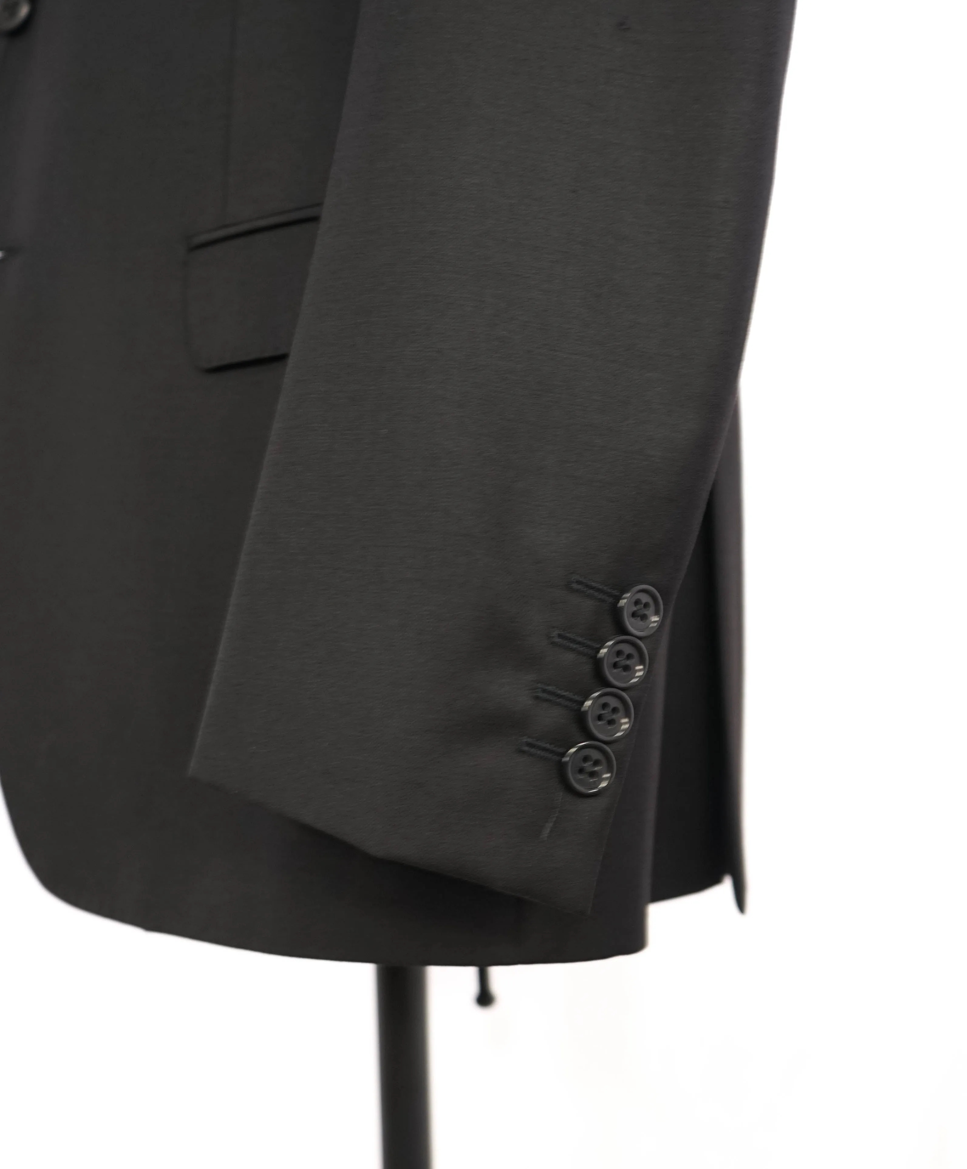 ARMANI COLLEZIONI -  "G Line" Modern Solid Black Notch Lapel Suit - 40R