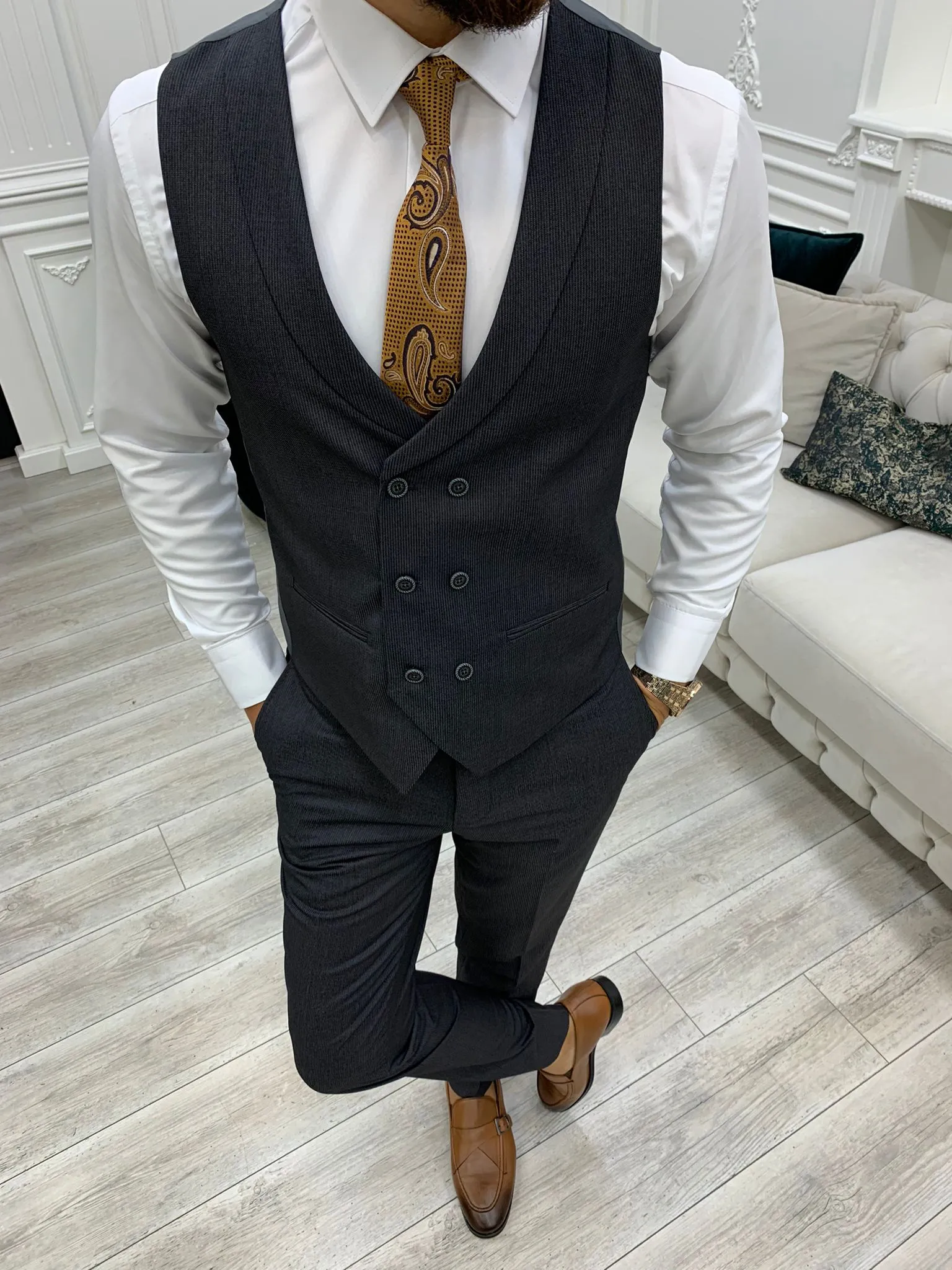 Austin Dark Gray Slim Fit Peak Lapel Suit - Elegant Three-Piece Ensemble