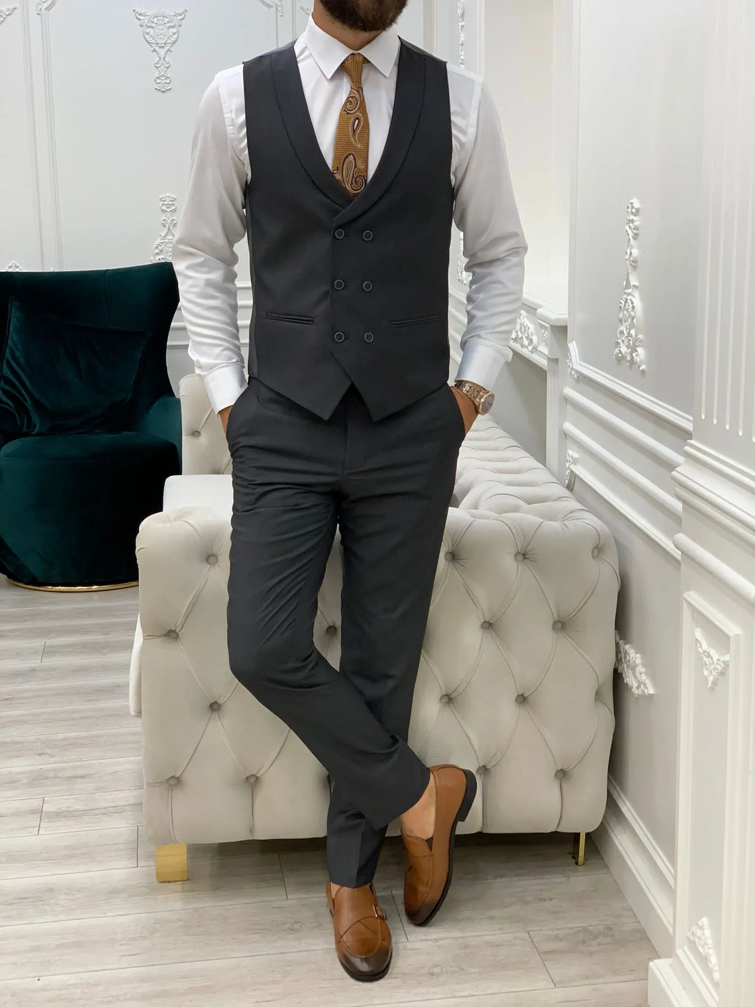 Austin Dark Gray Slim Fit Peak Lapel Suit - Elegant Three-Piece Ensemble