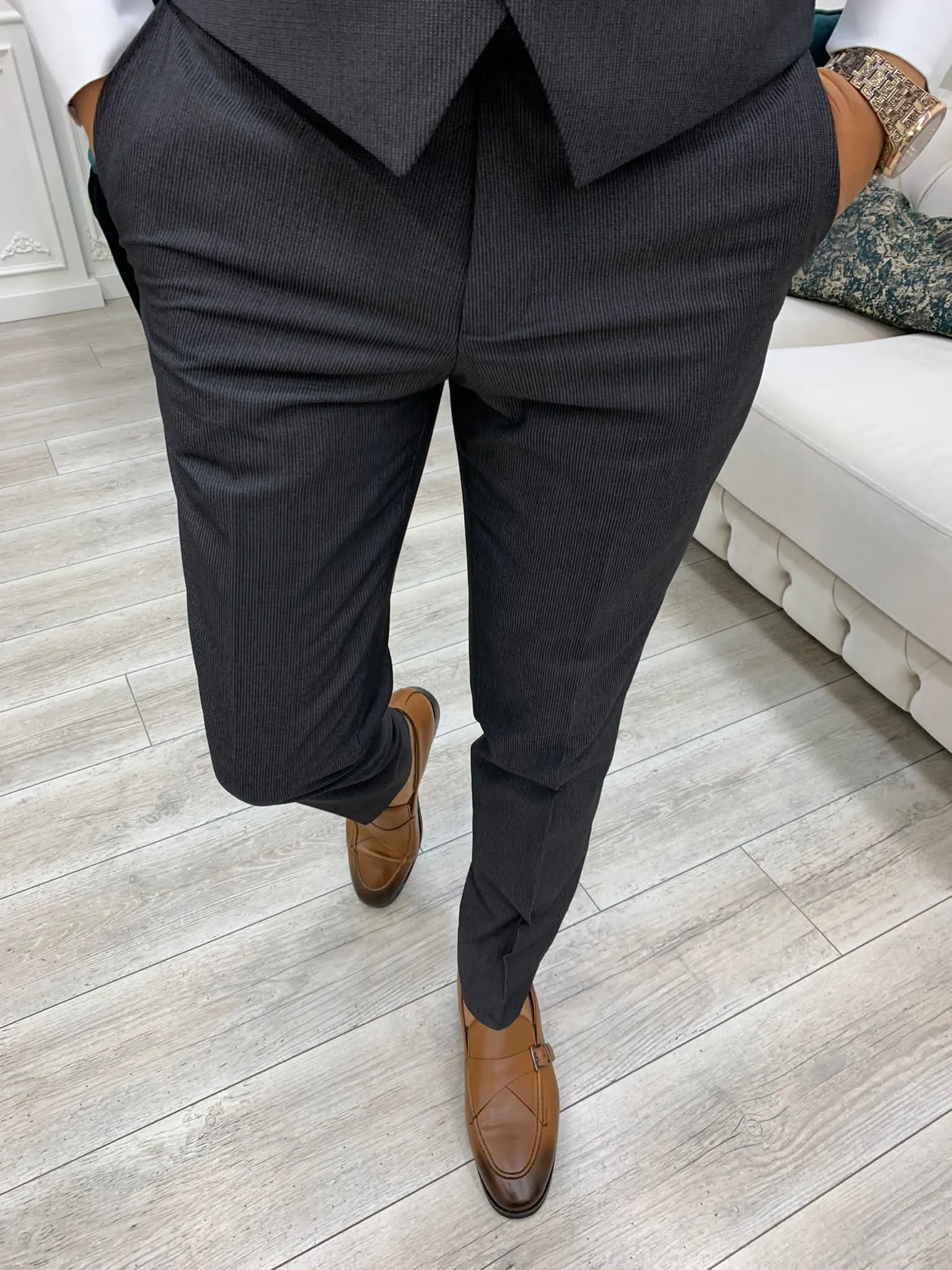 Austin Dark Gray Slim Fit Peak Lapel Suit - Elegant Three-Piece Ensemble