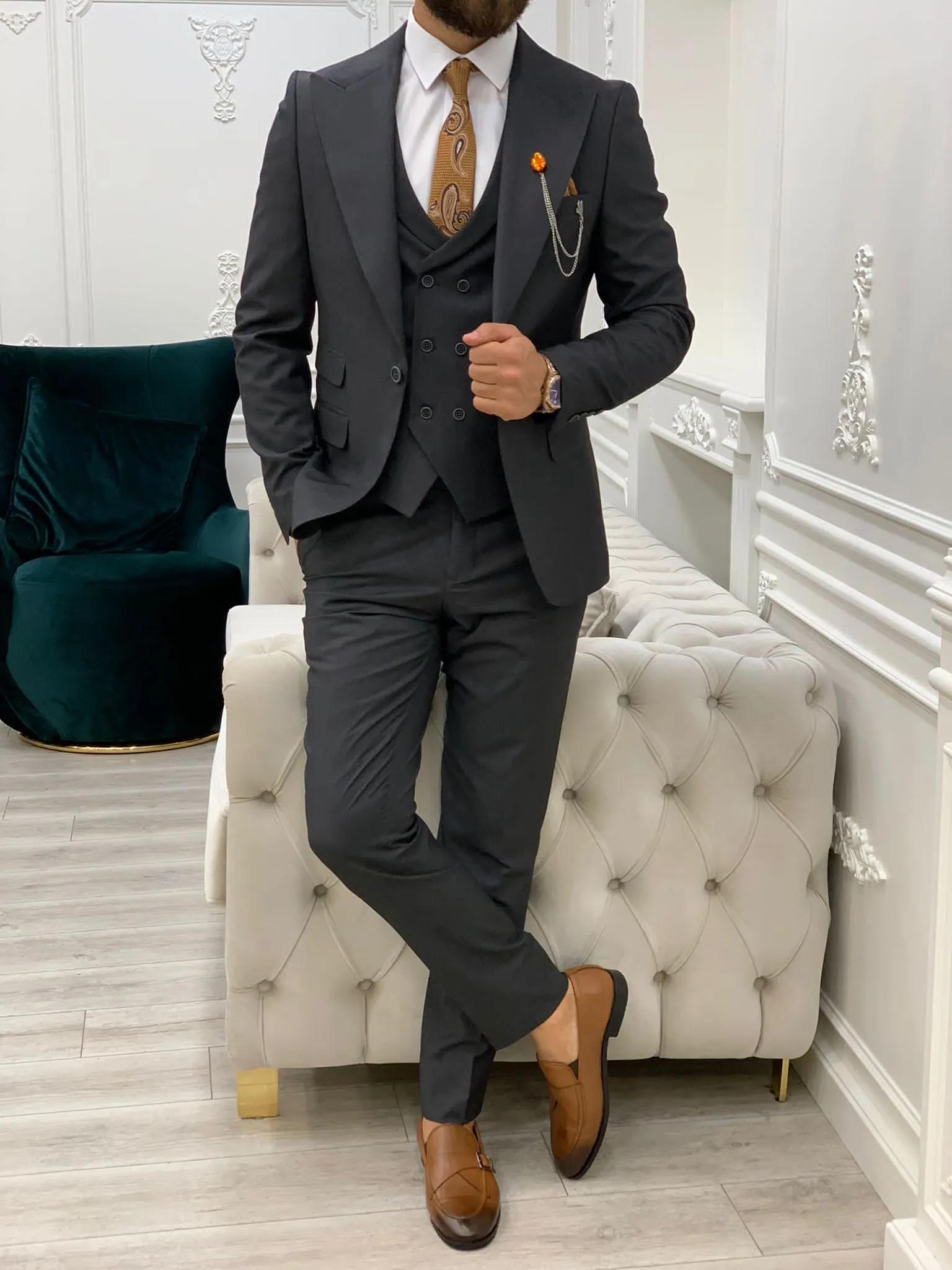 Austin Dark Gray Slim Fit Peak Lapel Suit - Elegant Three-Piece Ensemble