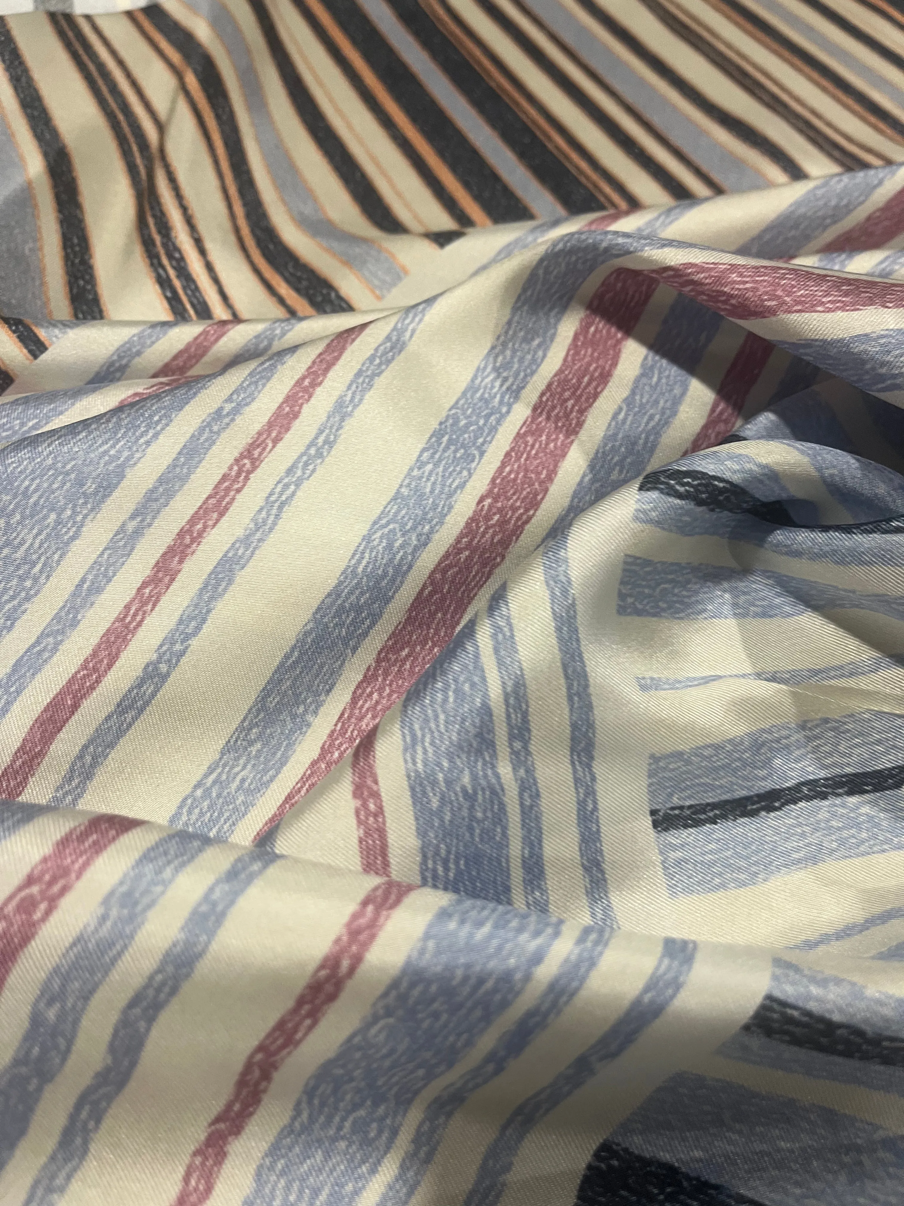 D01 CLUB 520 silk with patchwork of stripes