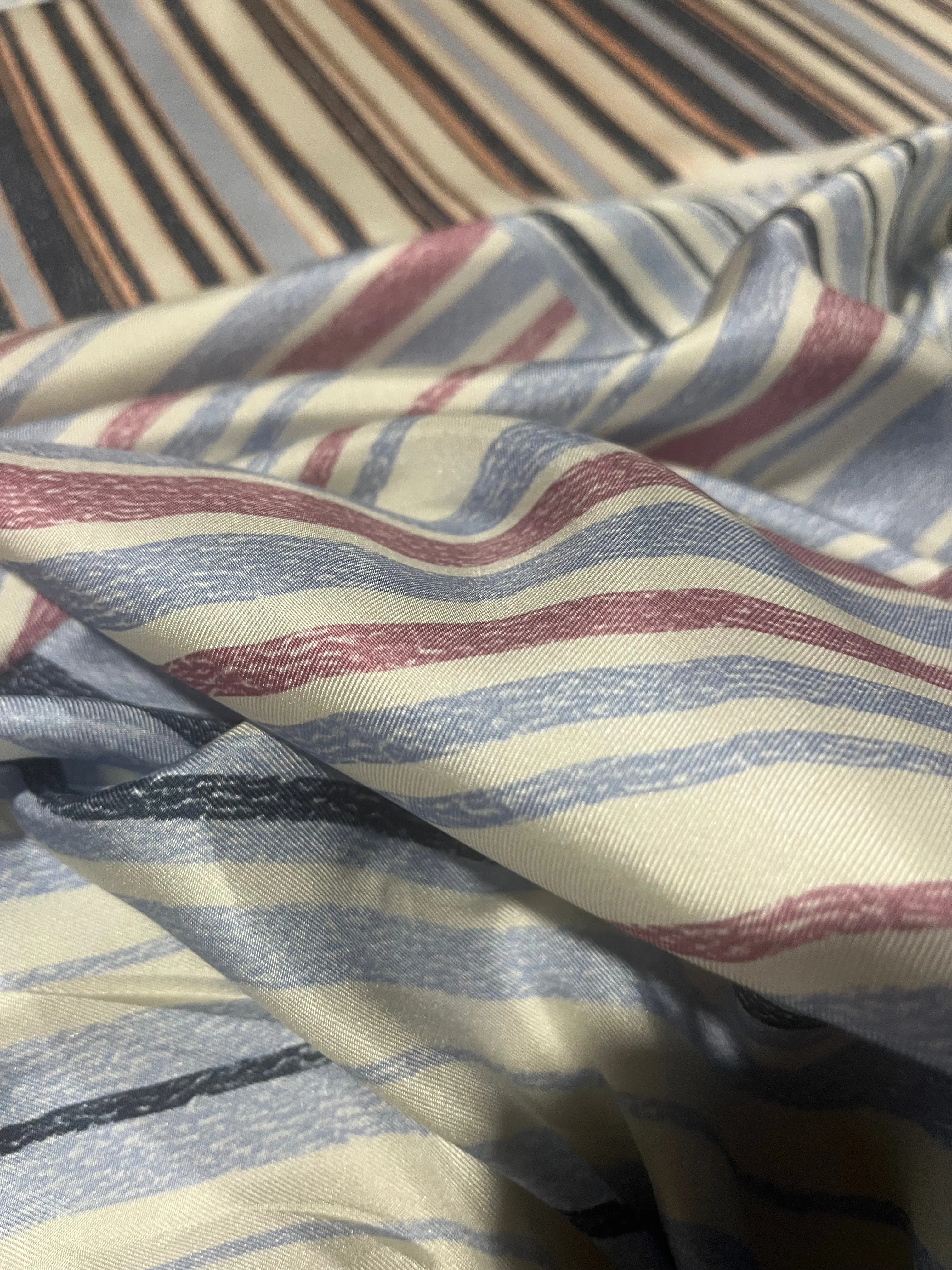 D01 CLUB 520 silk with patchwork of stripes
