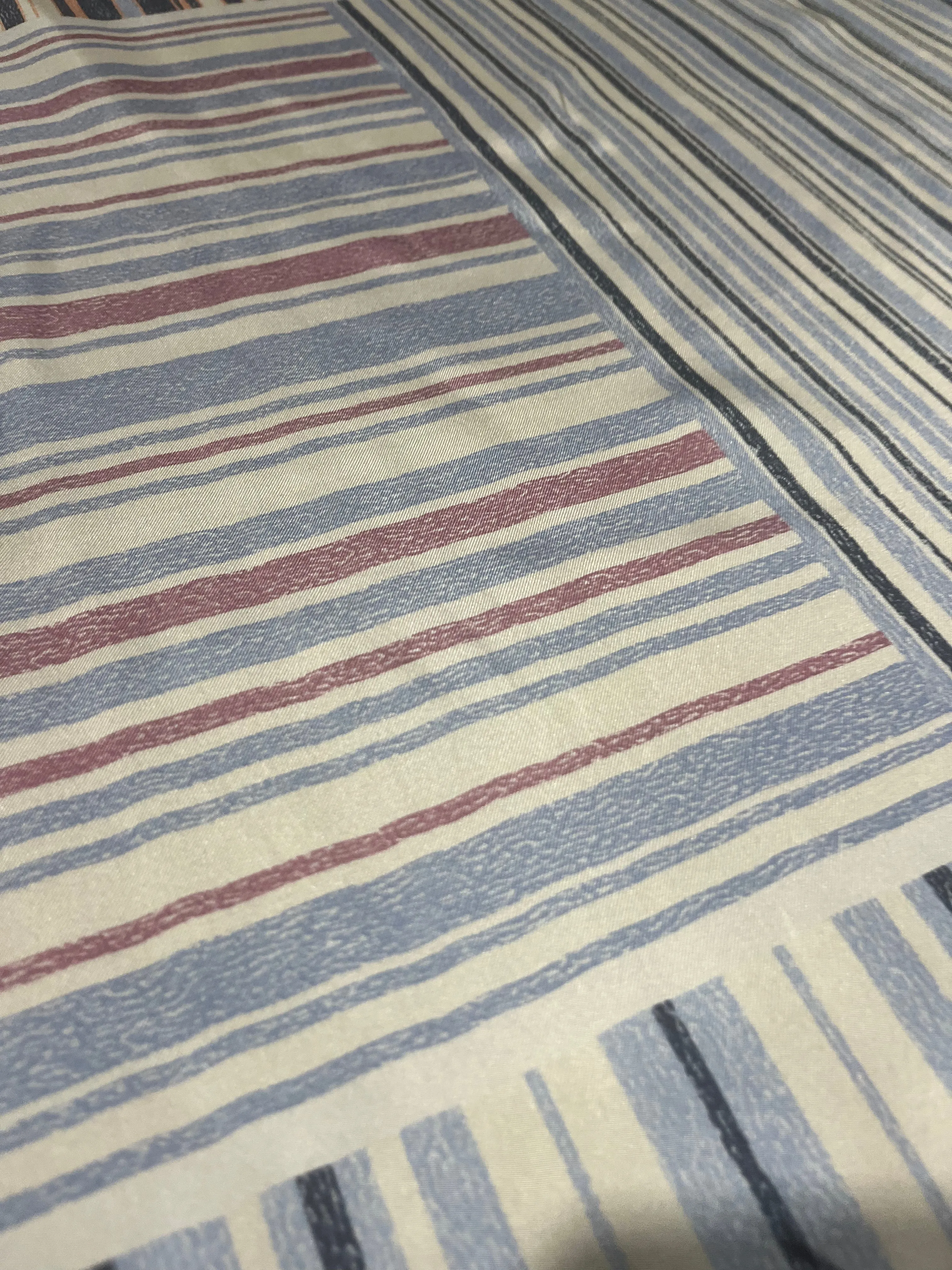 D01 CLUB 520 silk with patchwork of stripes