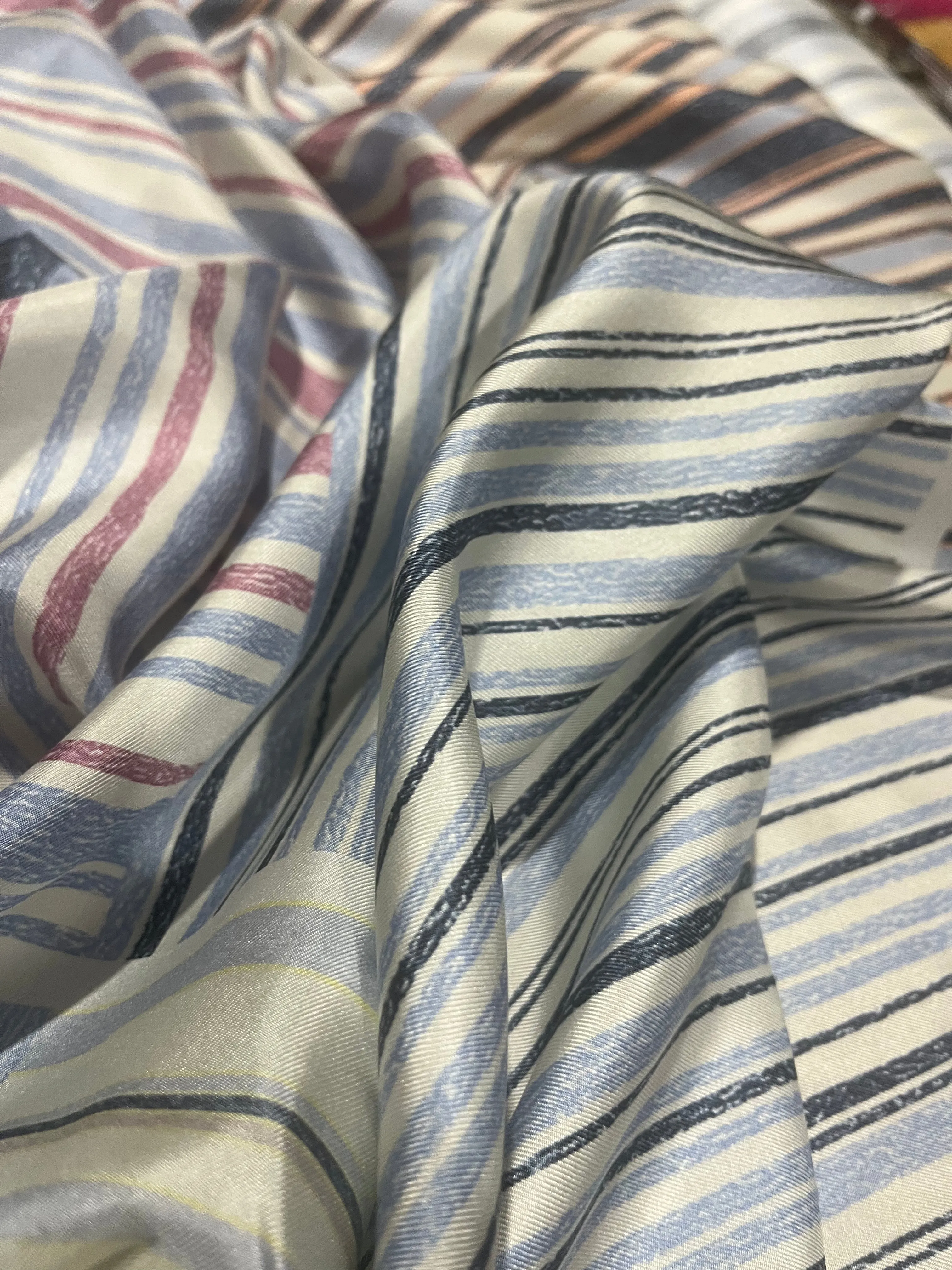 D01 CLUB 520 silk with patchwork of stripes