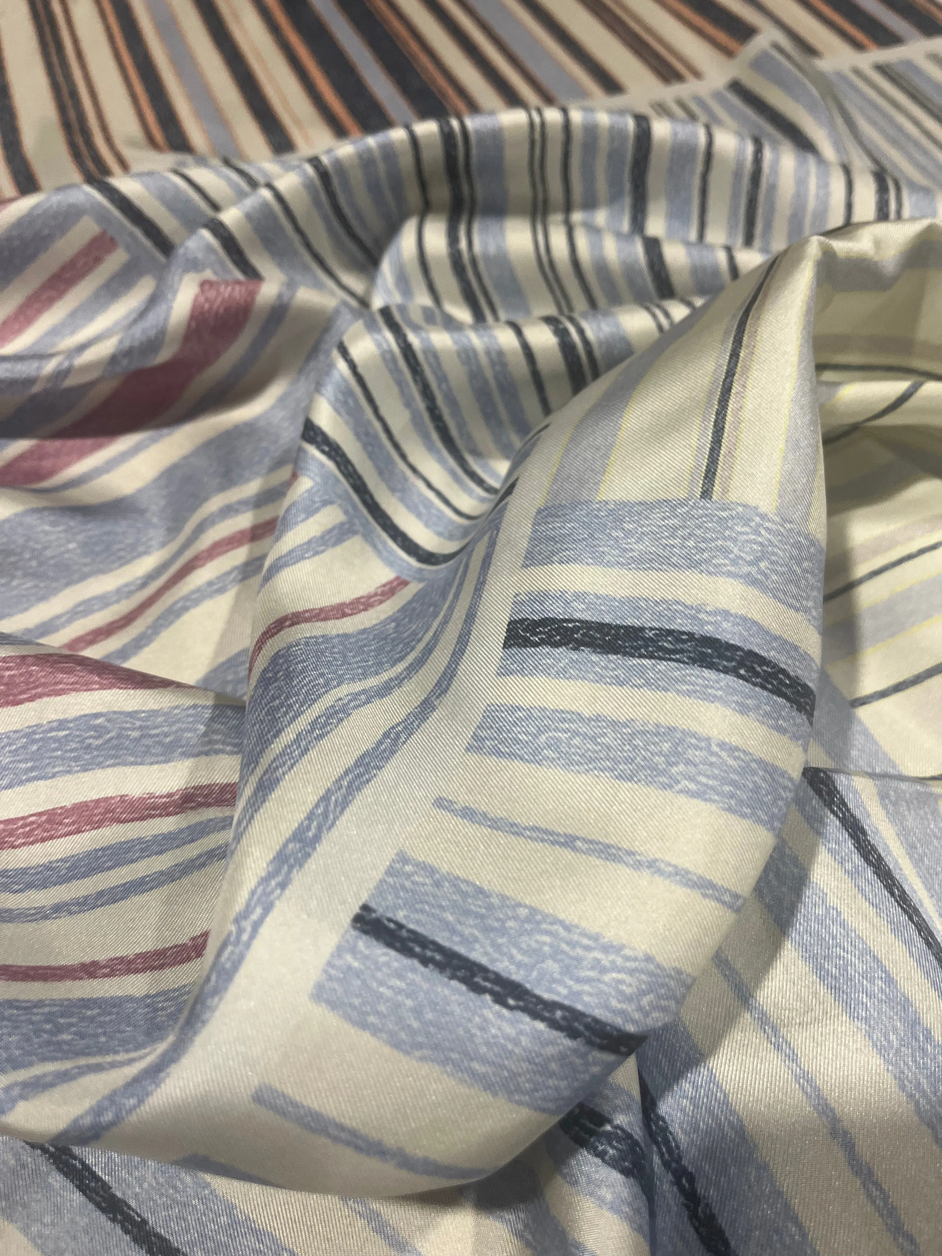 D01 CLUB 520 silk with patchwork of stripes