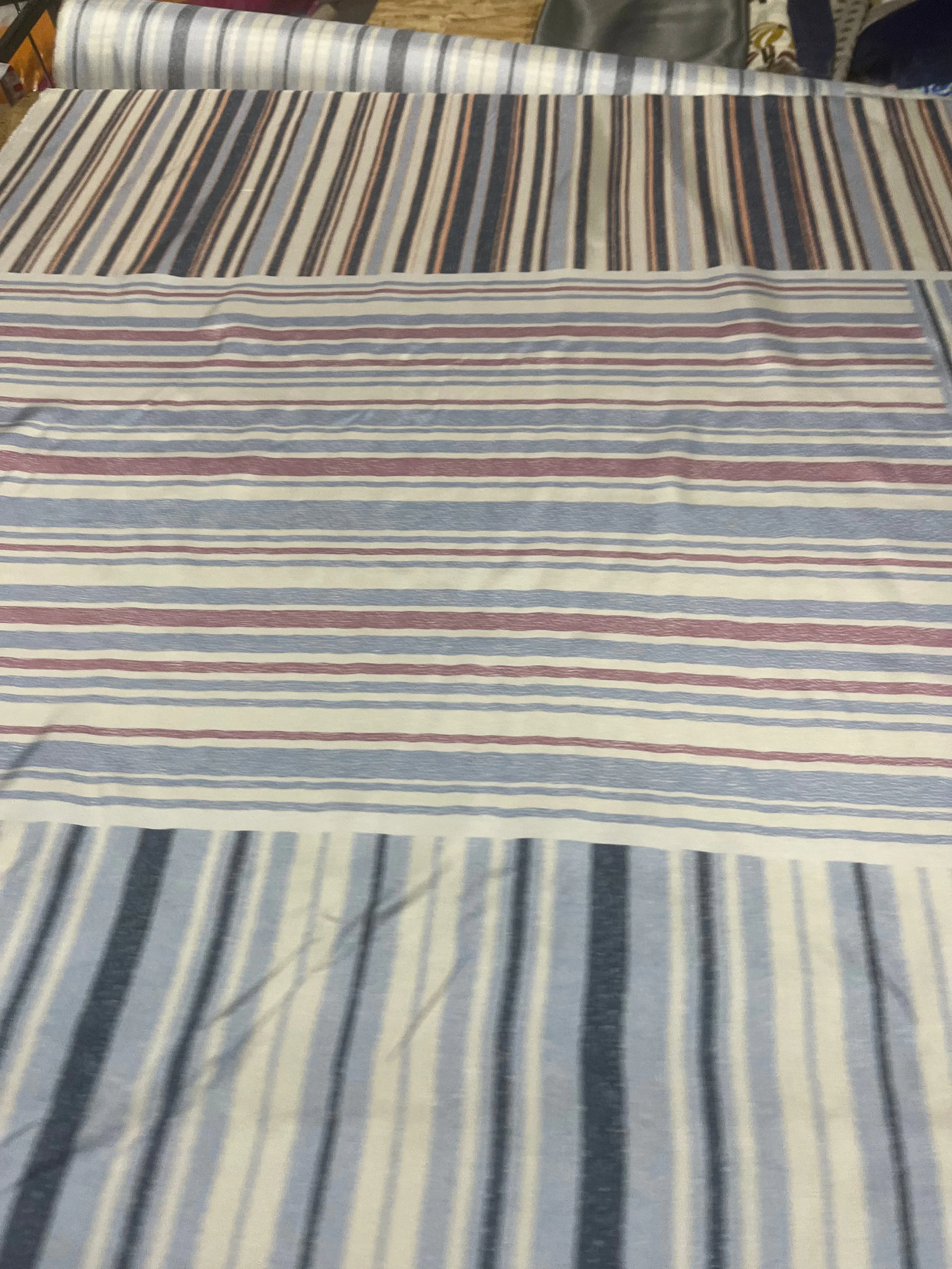 D01 CLUB 520 silk with patchwork of stripes