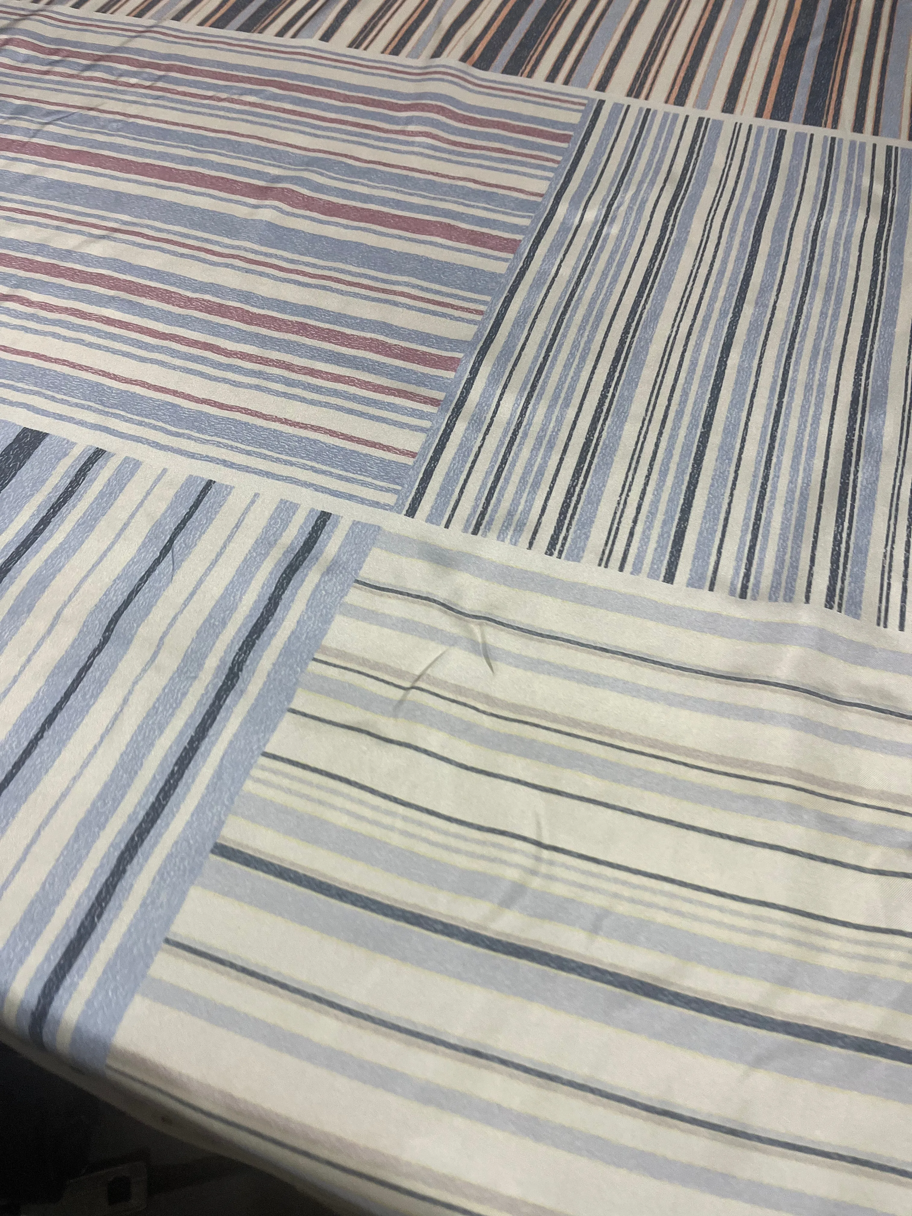 D01 CLUB 520 silk with patchwork of stripes