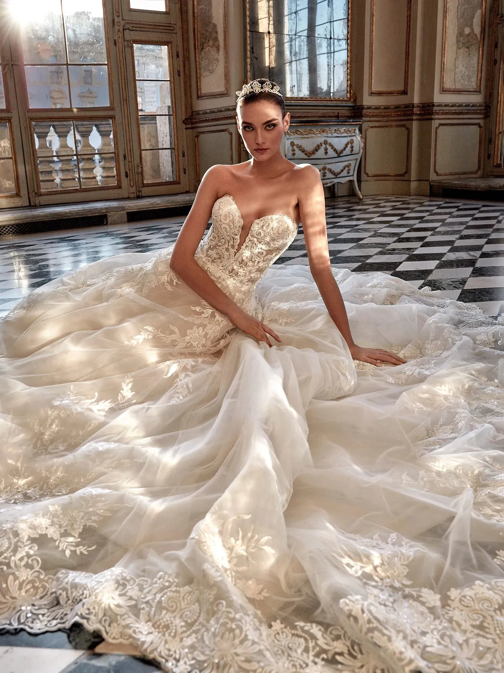 Graceful Wedding Dresses Satin Bridal Gowns Halter Neck Sleeveless Sexy Backless Robes For Bride Glamorous Vestidos De Novia