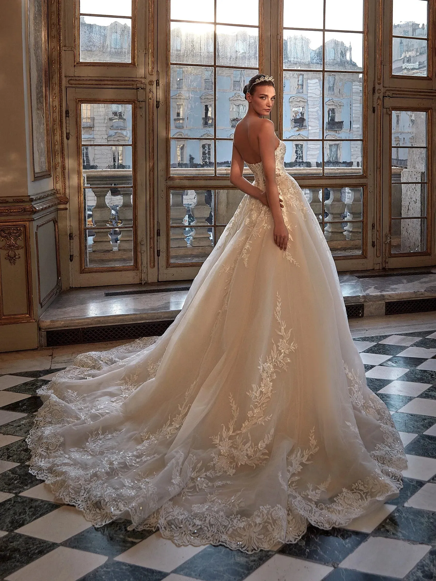 Graceful Wedding Dresses Satin Bridal Gowns Halter Neck Sleeveless Sexy Backless Robes For Bride Glamorous Vestidos De Novia