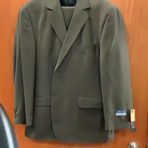 Hardwick Brown Reg Fit Suit