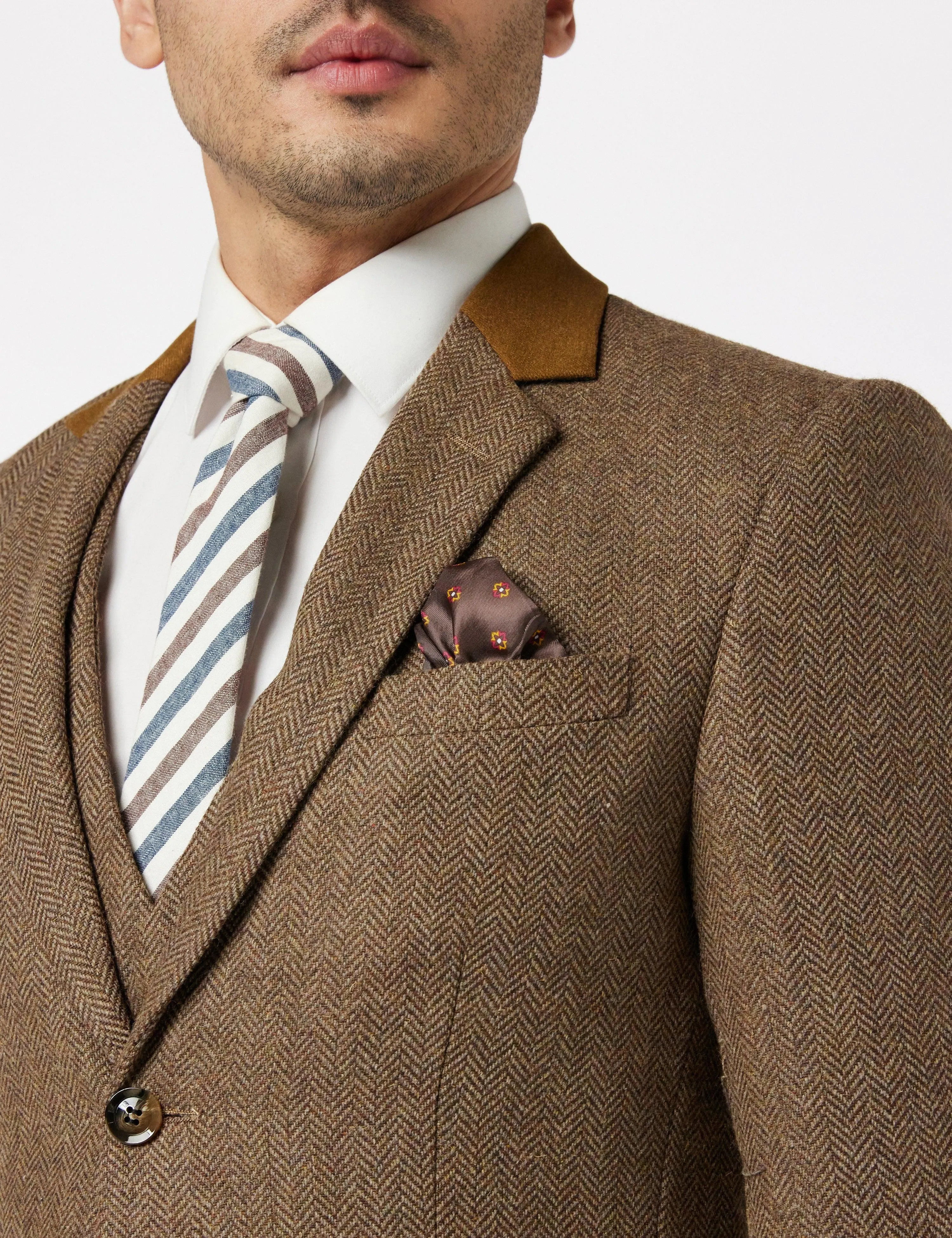 HERRINGBONE TWEED SUIT IN TAN