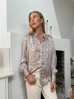 HOTEL The Fleurs Silk Blouse in Soft Grey
