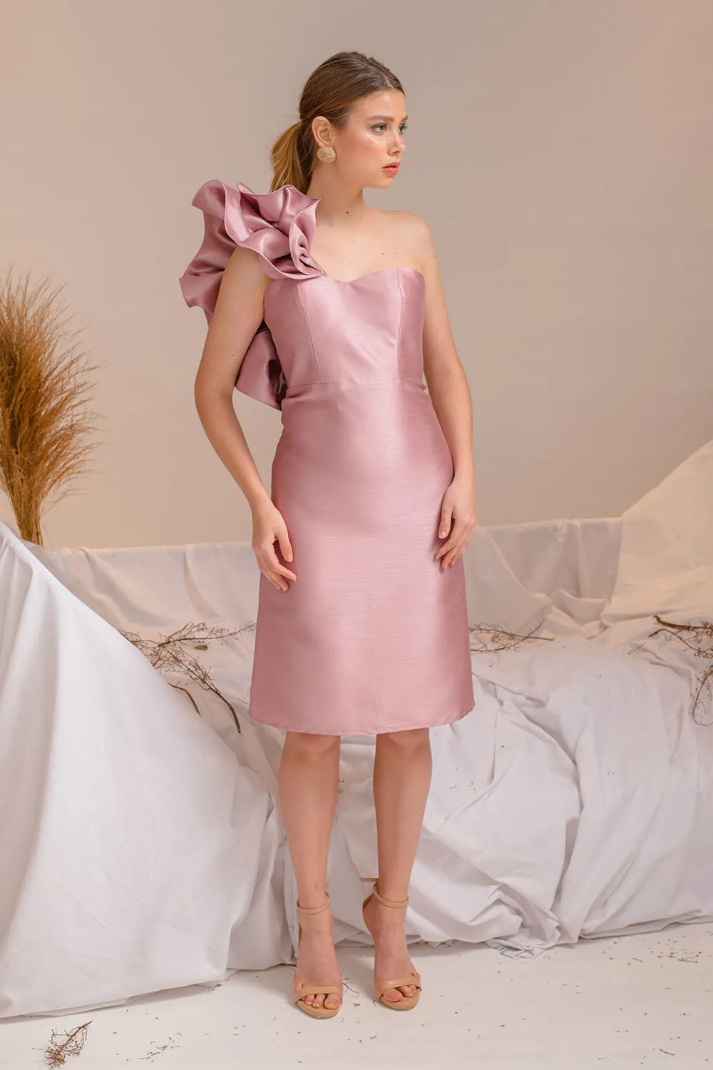 I DO BY ZOO CATALONIA Sweetheart Cut Midi with Oversize Ruffle on Shoulder  (Old Rose Gazar)