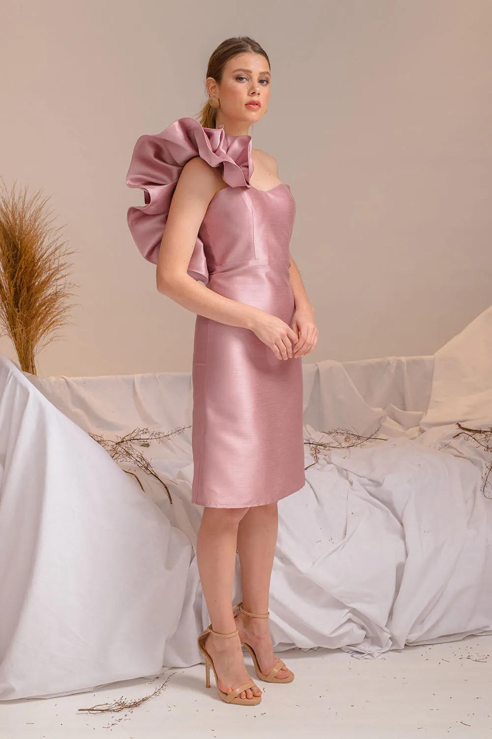 I DO BY ZOO CATALONIA Sweetheart Cut Midi with Oversize Ruffle on Shoulder  (Old Rose Gazar)