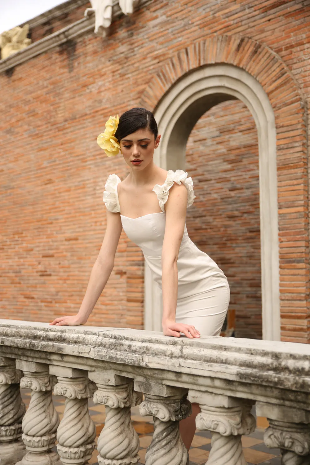 MILAGROS Semi Sweetheart Ruffle Sleeve Top with Pencil Midi Skirt (White Linen)