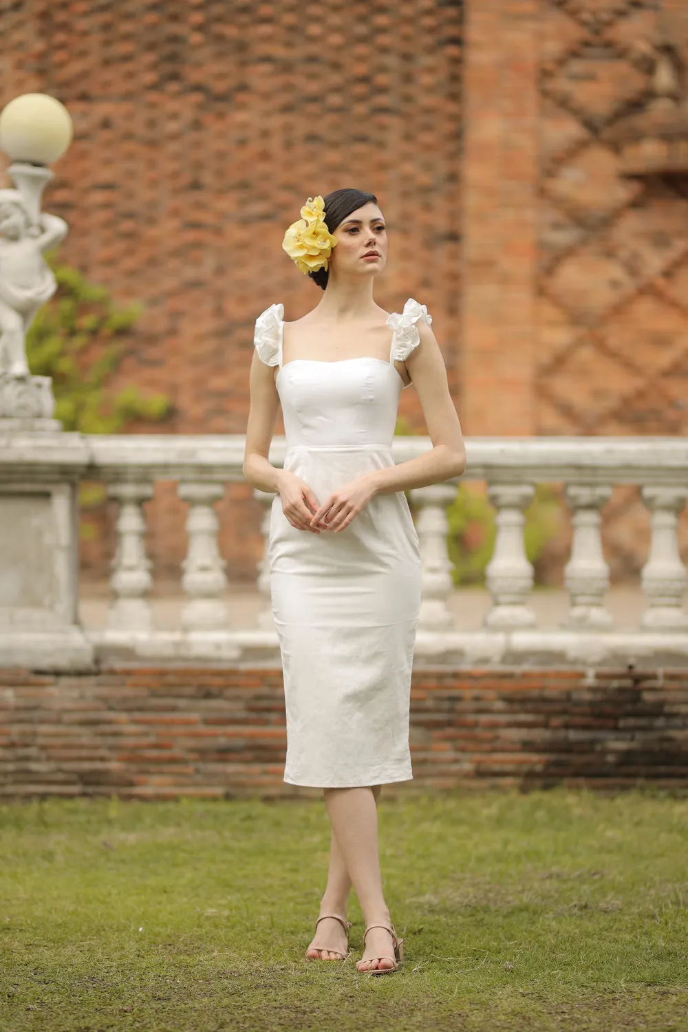 MILAGROS Semi Sweetheart Ruffle Sleeve Top with Pencil Midi Skirt (White Linen)