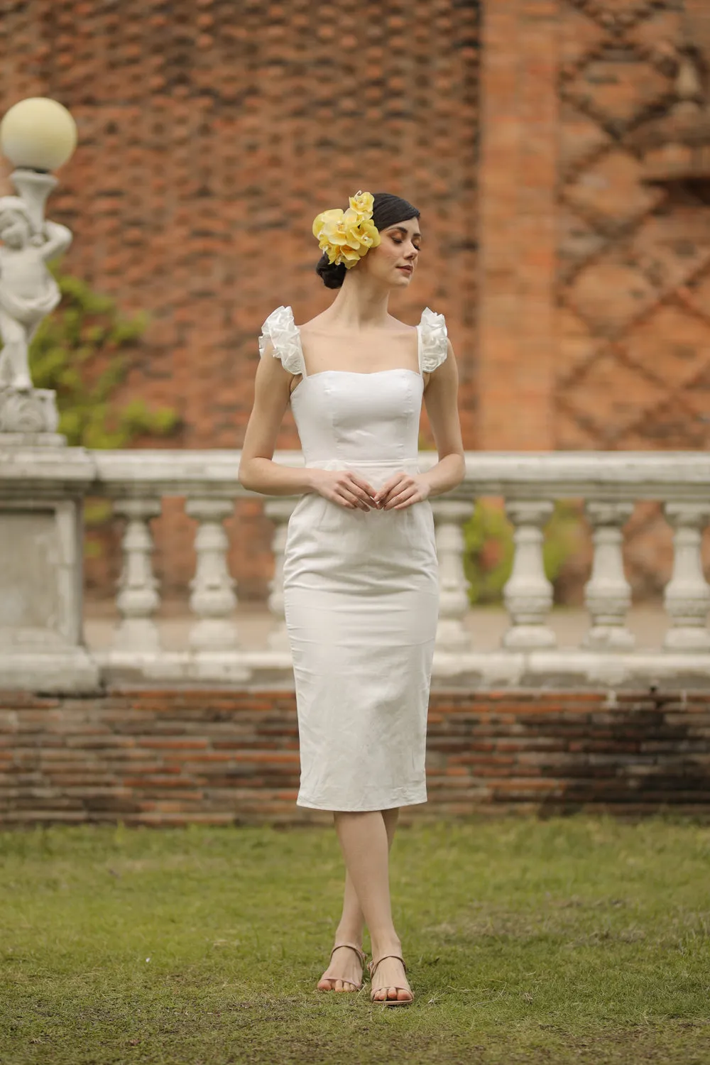 MILAGROS Semi Sweetheart Ruffle Sleeve Top with Pencil Midi Skirt (White Linen)