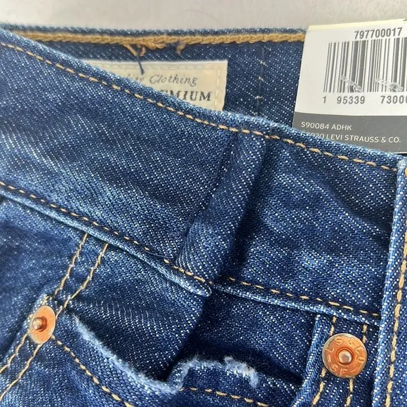 NWT Levi’s Dad Fit Straight Leg Capri Blue Jeans Womens Size 28 Mid Rise Pants