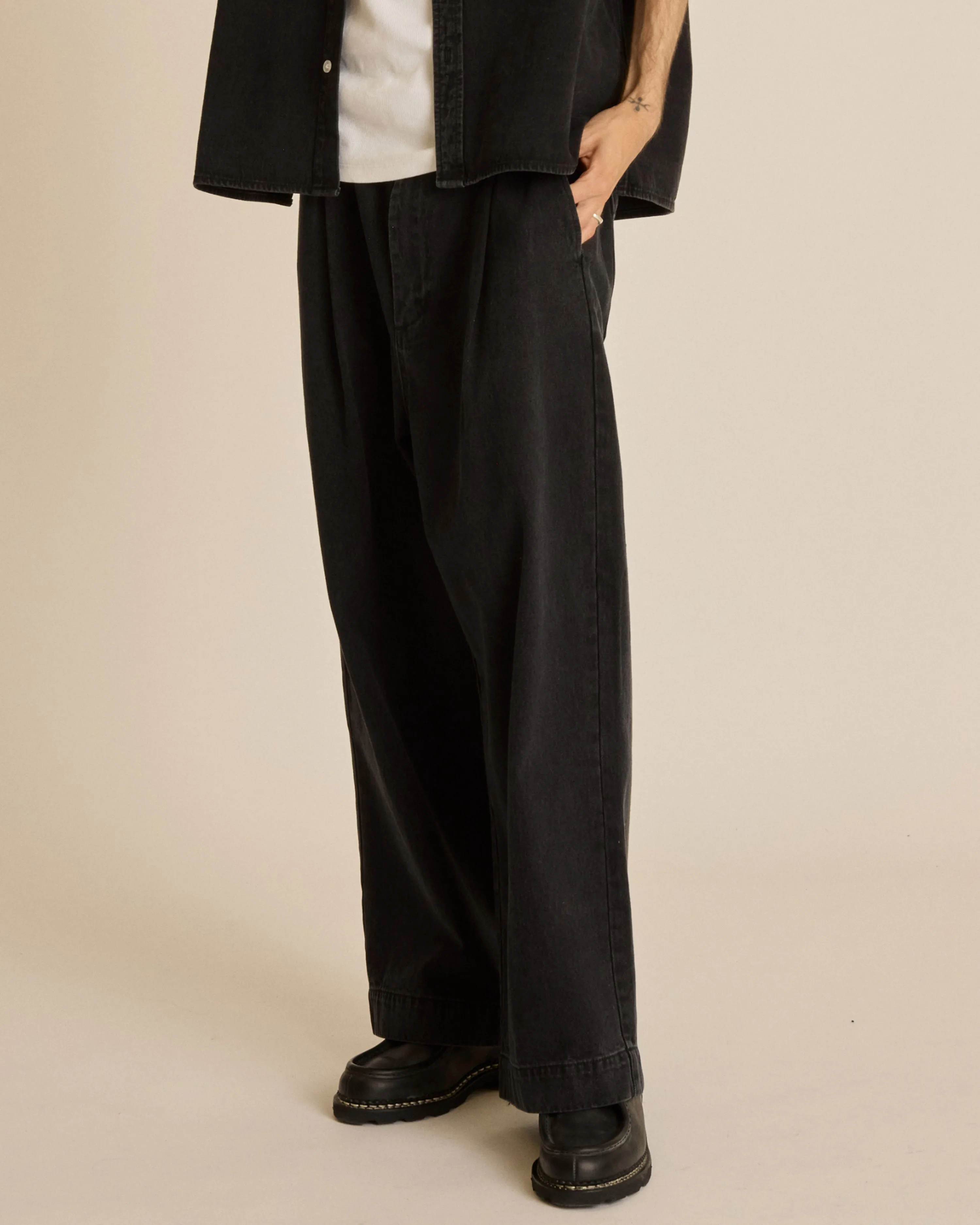 OLIVER DENIM PLEATED PANT