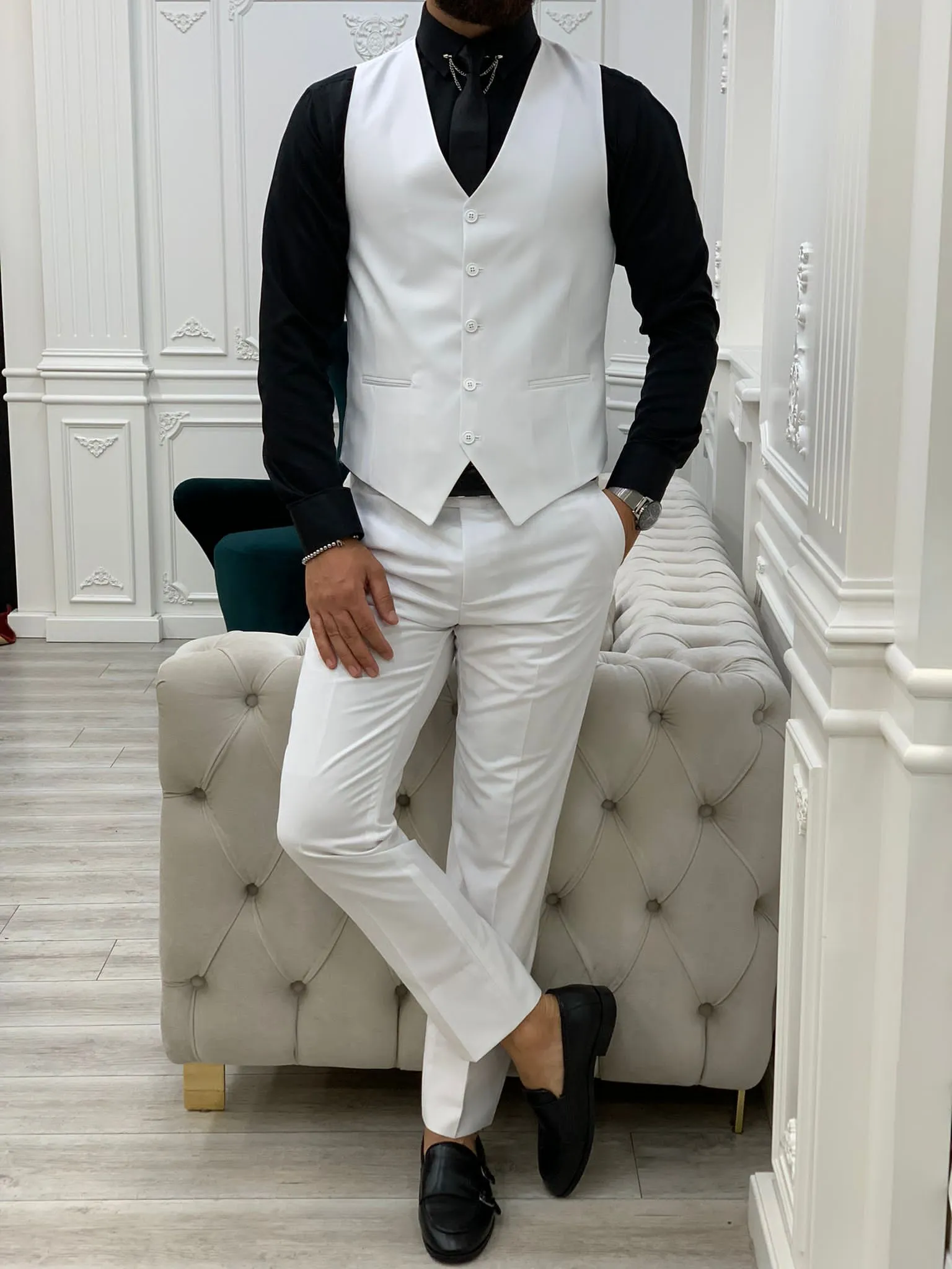 Wilson White Slim Fit Peak Lapel Suit - A Versatile Three-Piece Ensemble