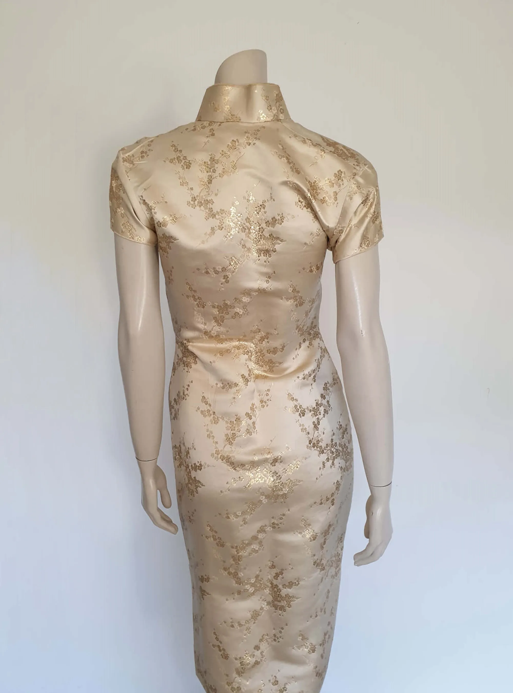 Wounded 1950s Cheongsam - Gold Silk Brocade - S
