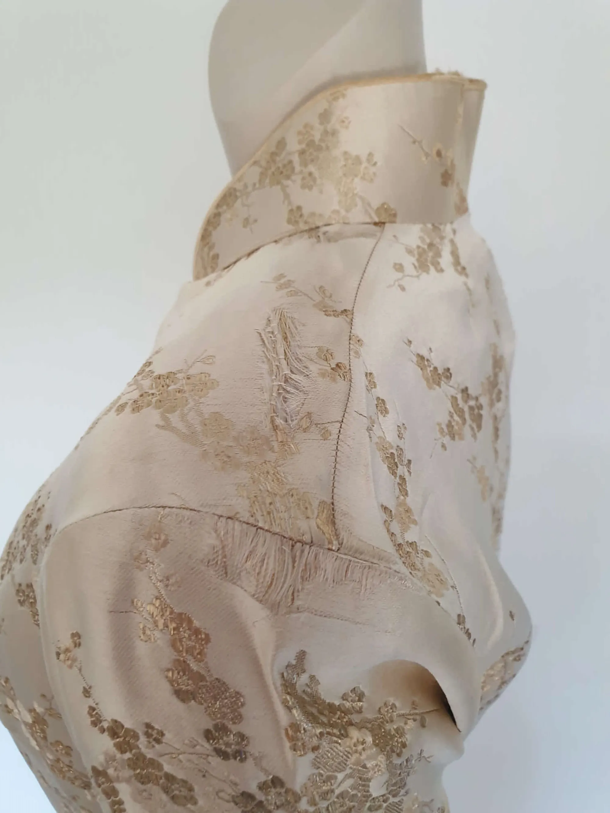 Wounded 1950s Cheongsam - Gold Silk Brocade - S