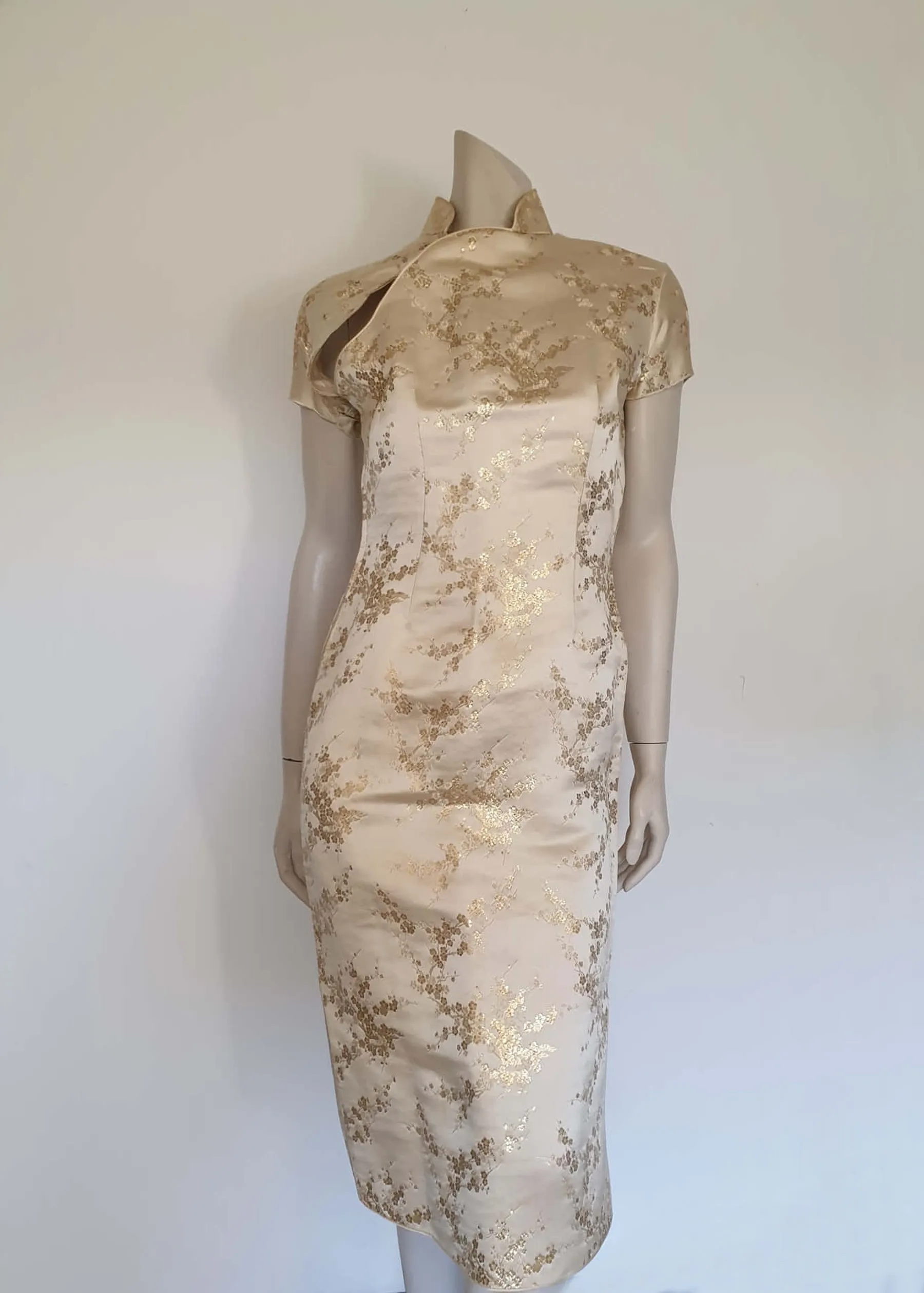 Wounded 1950s Cheongsam - Gold Silk Brocade - S