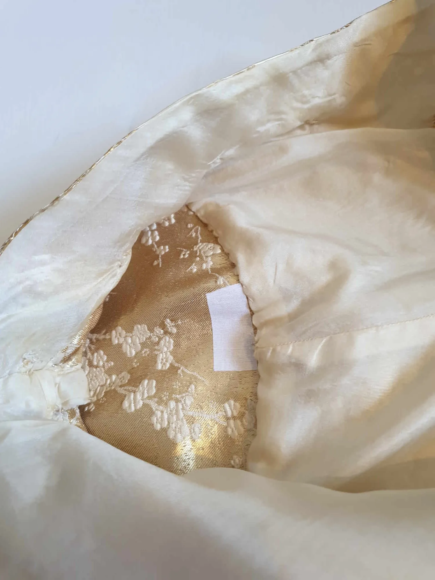Wounded 1950s Cheongsam - Gold Silk Brocade - S