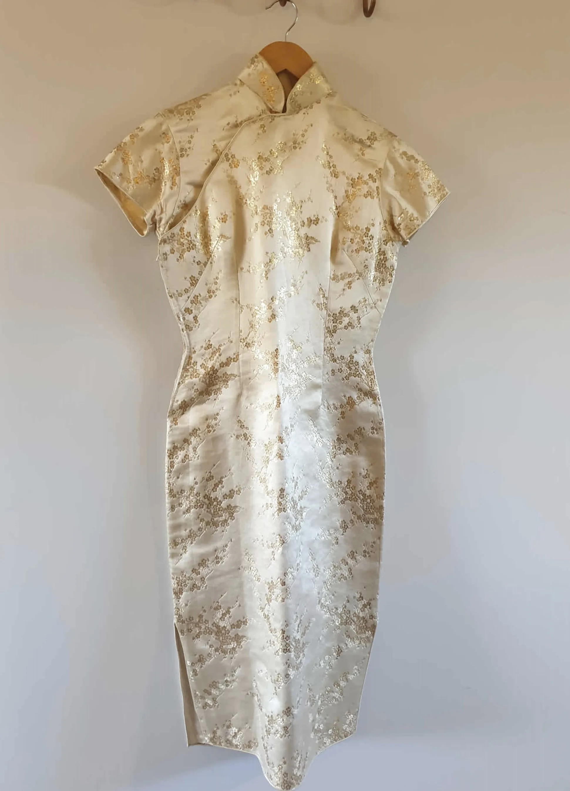 Wounded 1950s Cheongsam - Gold Silk Brocade - S
