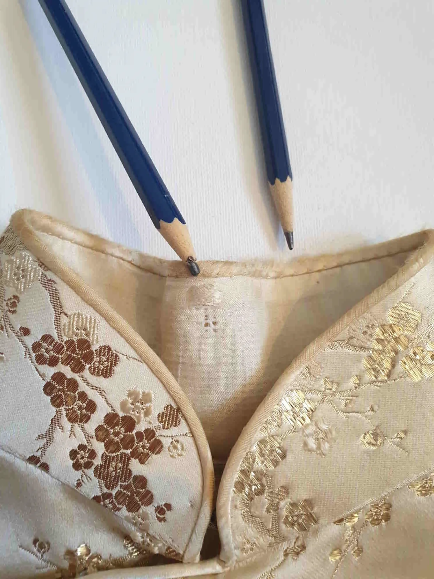 Wounded 1950s Cheongsam - Gold Silk Brocade - S